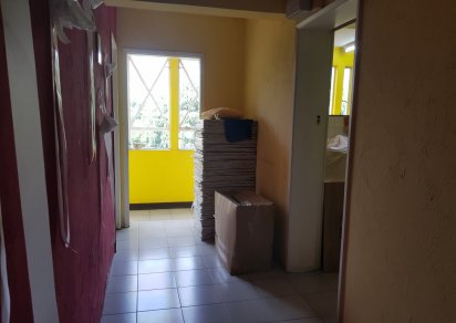Commercial building - 390 m²