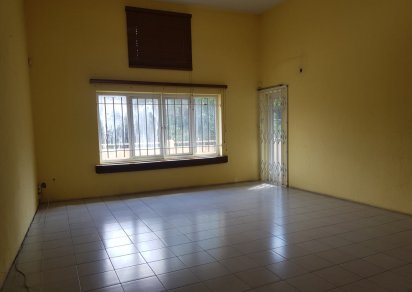 Commercial building - 390 m²