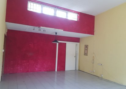 Commercial building - 390 m²