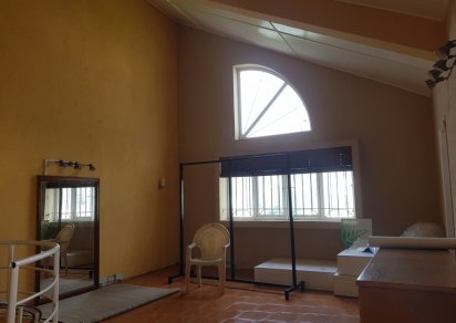 Commercial building - 390 m²