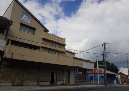 Commercial building - 390 m²