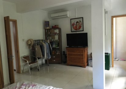 Commercial building - 391 m²