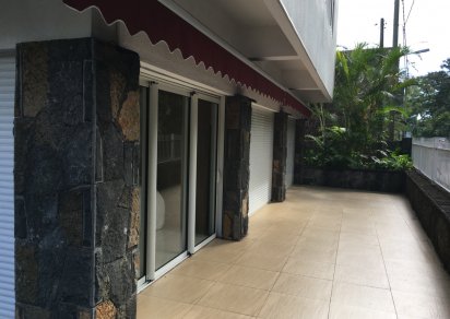 Commercial building - 391 m²