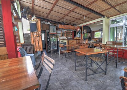 Commercial building - 450 m²