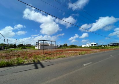 Commercial land - 1 736.22 m²