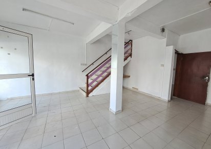 Commercial space - 100 m²