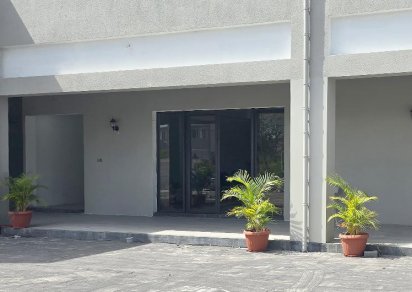 Commercial space - 183 m²