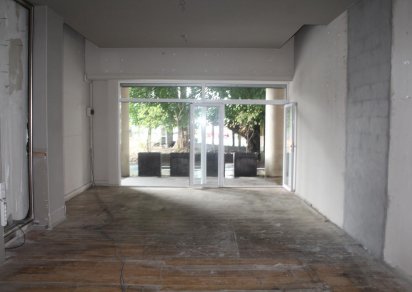 Commercial space - 208 m²