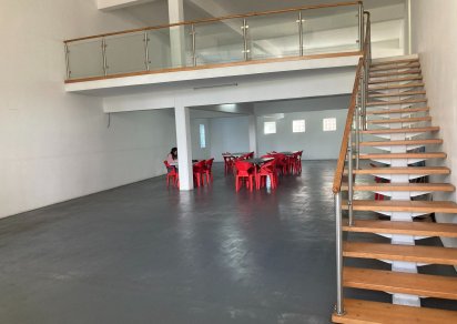 Commercial space - 325 m²