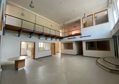 Entrepôt - 528 m²