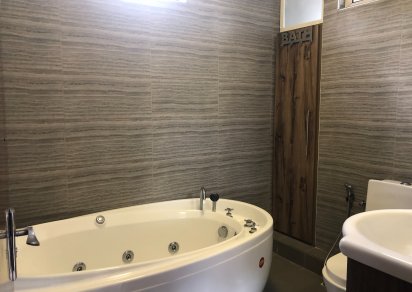 House / Villa - 3 Bedrooms - 1453 ft²