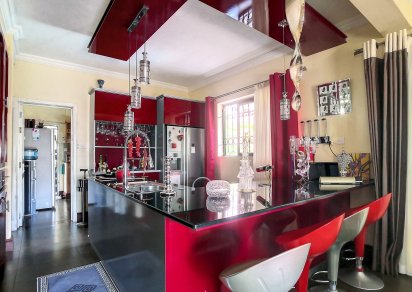 House / Villa - 3 Bedrooms - 300 m²