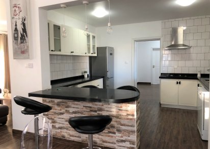 House / Villa - 3 Bedrooms - 3229 ft²