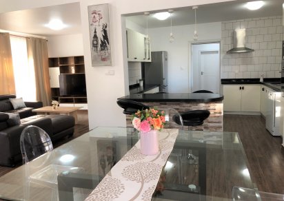 House / Villa - 3 Bedrooms - 3229 ft²