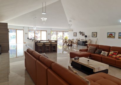 House / Villa - 3 Bedrooms - 350 m²