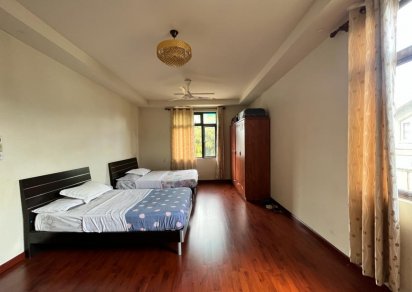 House / Villa - 4 Bedrooms - 2000 ft²