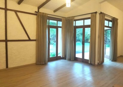 House / Villa - 4 Bedrooms - 208 m²