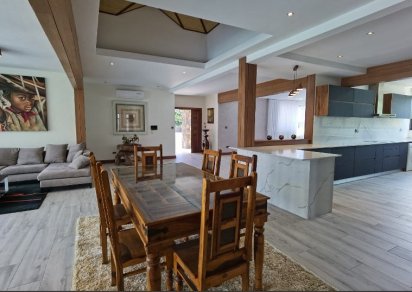 House / Villa - 4 Bedrooms - 230 m²