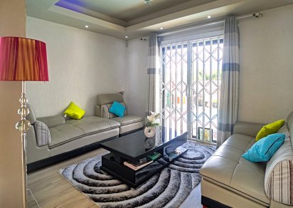 House / Villa - 4 Bedrooms - 242 m²