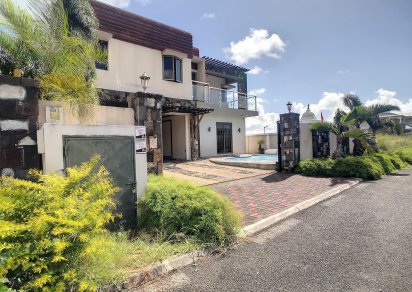 House / Villa - 4 Bedrooms - 242 m²