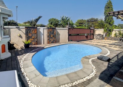 House / Villa - 4 Bedrooms - 242 m²