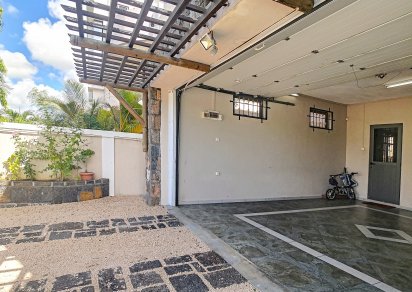 House / Villa - 4 Bedrooms - 242 m²