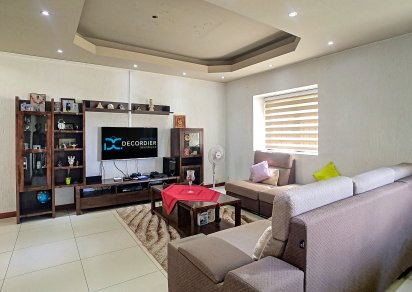 House / Villa - 4 Bedrooms - 242 m²
