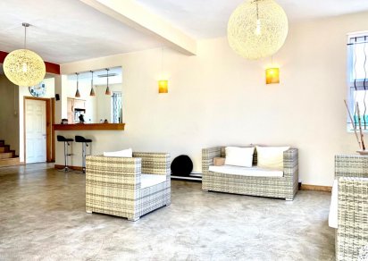 House / Villa - 4 Bedrooms - 251 m²