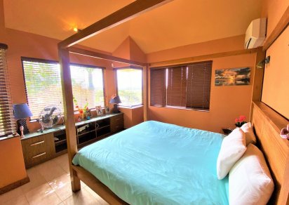 House / Villa - 4 Bedrooms - 254 m²