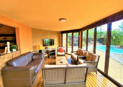 House / Villa - 4 Bedrooms - 254 m²