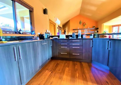 House / Villa - 4 Bedrooms - 254 m²