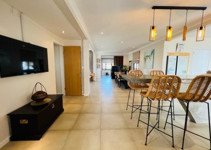 House / Villa - 4 Bedrooms - 265 m²