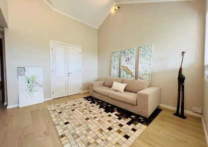 House / Villa - 4 Bedrooms - 265 m²