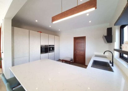 House / Villa - 4 Bedrooms - 270 m²