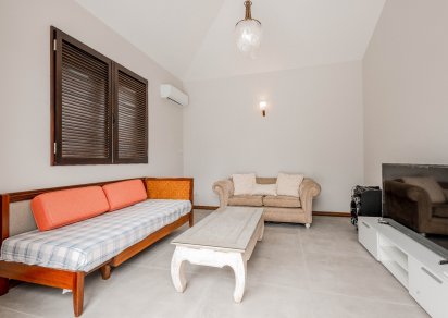 House / Villa - 4 Bedrooms - 274 m²