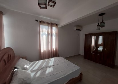 House / Villa - 4 Bedrooms - 275 m²