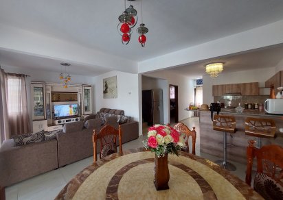 House / Villa - 4 Bedrooms - 275 m²