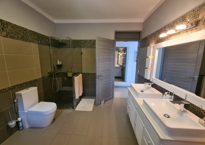 House / Villa - 4 Bedrooms - 300 m²