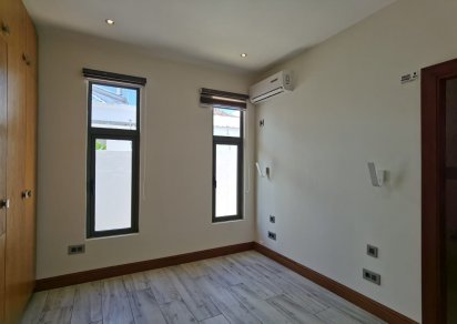 House / Villa - 4 Bedrooms - 300 m²