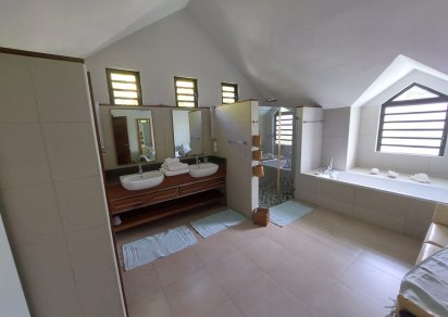 House / Villa - 4 Bedrooms - 310 m²