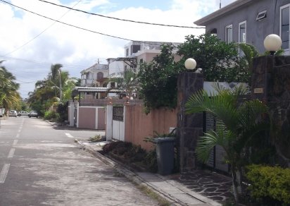 House / Villa - 4 Bedrooms - 3200 ft²