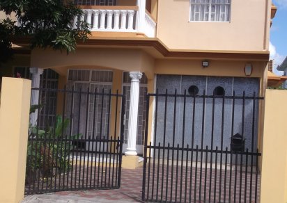 House / Villa - 4 Bedrooms - 3200 ft²