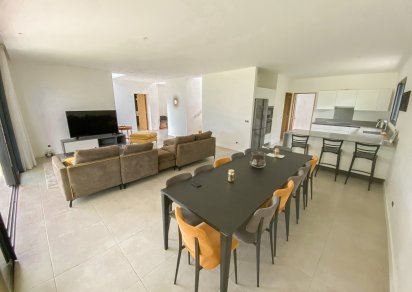 House / Villa - 4 Bedrooms - 342 m²