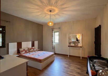 House / Villa - 4 Bedrooms - 3500 ft²