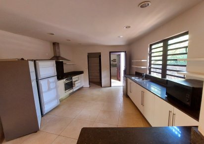 House / Villa - 4 Bedrooms - 350 m²