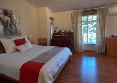 House / Villa - 4 Bedrooms - 370 m²