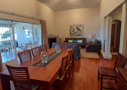 House / Villa - 4 Bedrooms - 370 m²