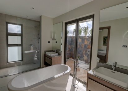 House / Villa - 4 Bedrooms - 444 m²