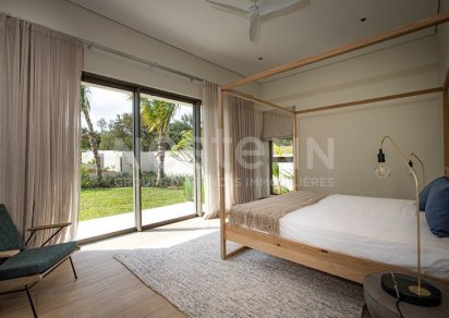 House / Villa - 4 Bedrooms - 444 m²
