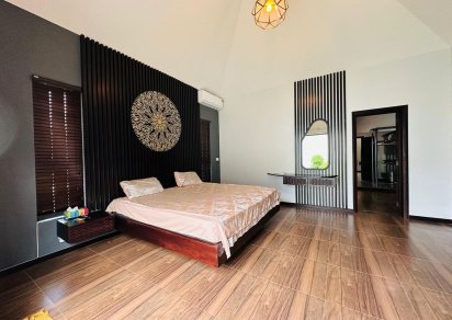 House / Villa - 4 Bedrooms - 465 m²